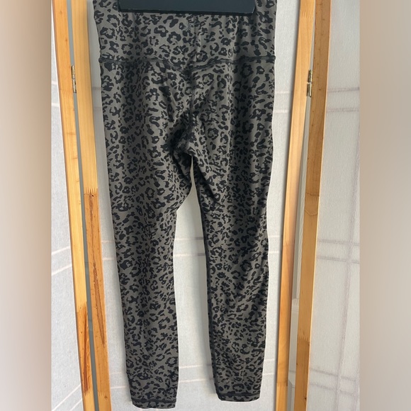 Athleta Elation Ultra High Rise Tight Leopard Arbor Green Olive small petite - Picture 4 of 6